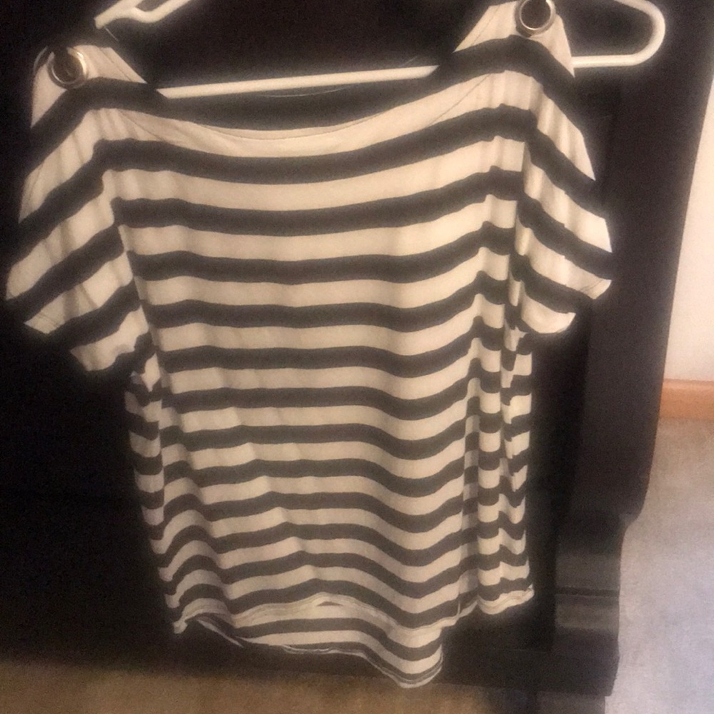 Cold shoulder top